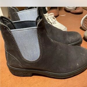 Blundstones suede boots